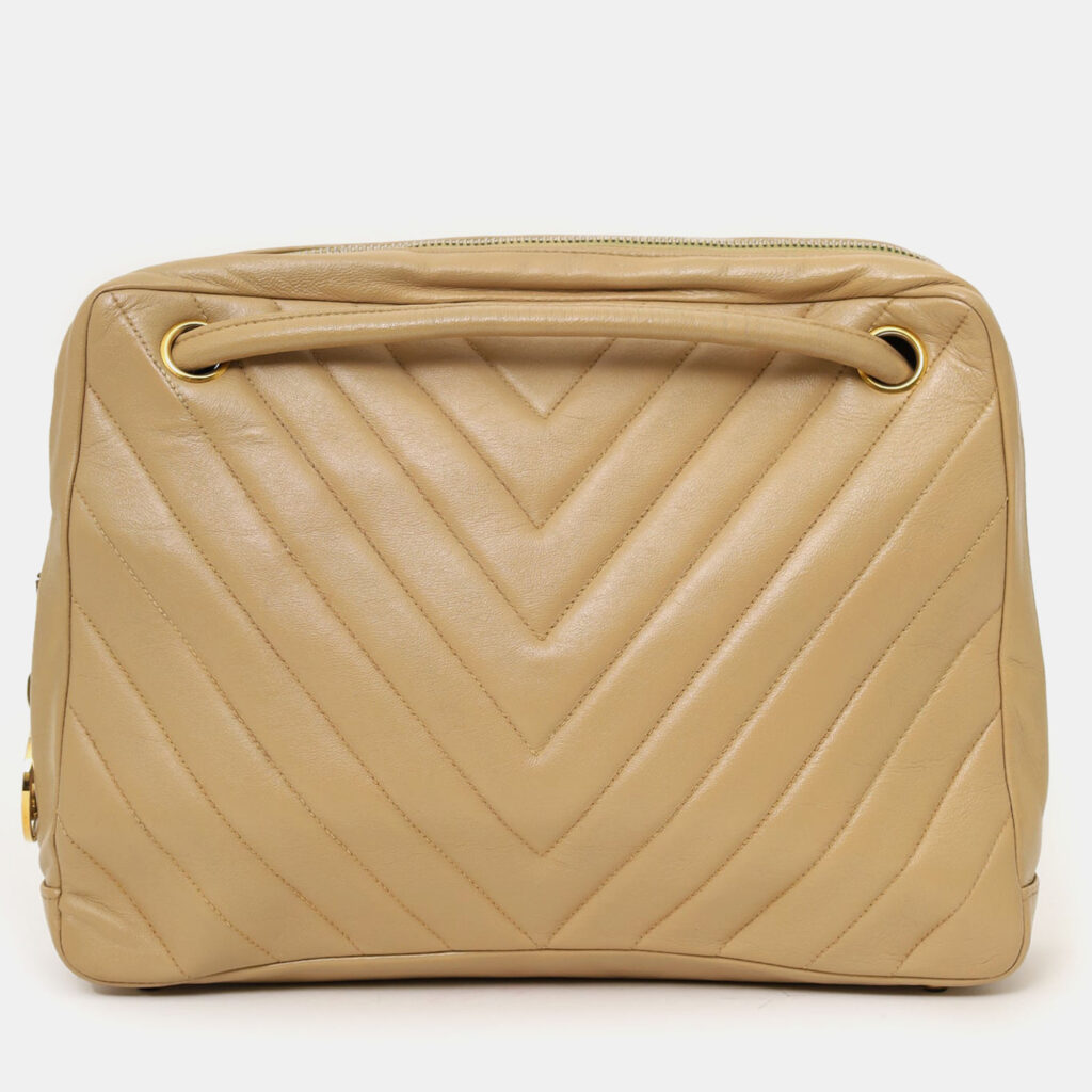 Chanel 1989-91 Beige Lambskin Chevron Shoulder Bag Chanel 1989-91 Beige Lambskin Chevron Shoulder Bag