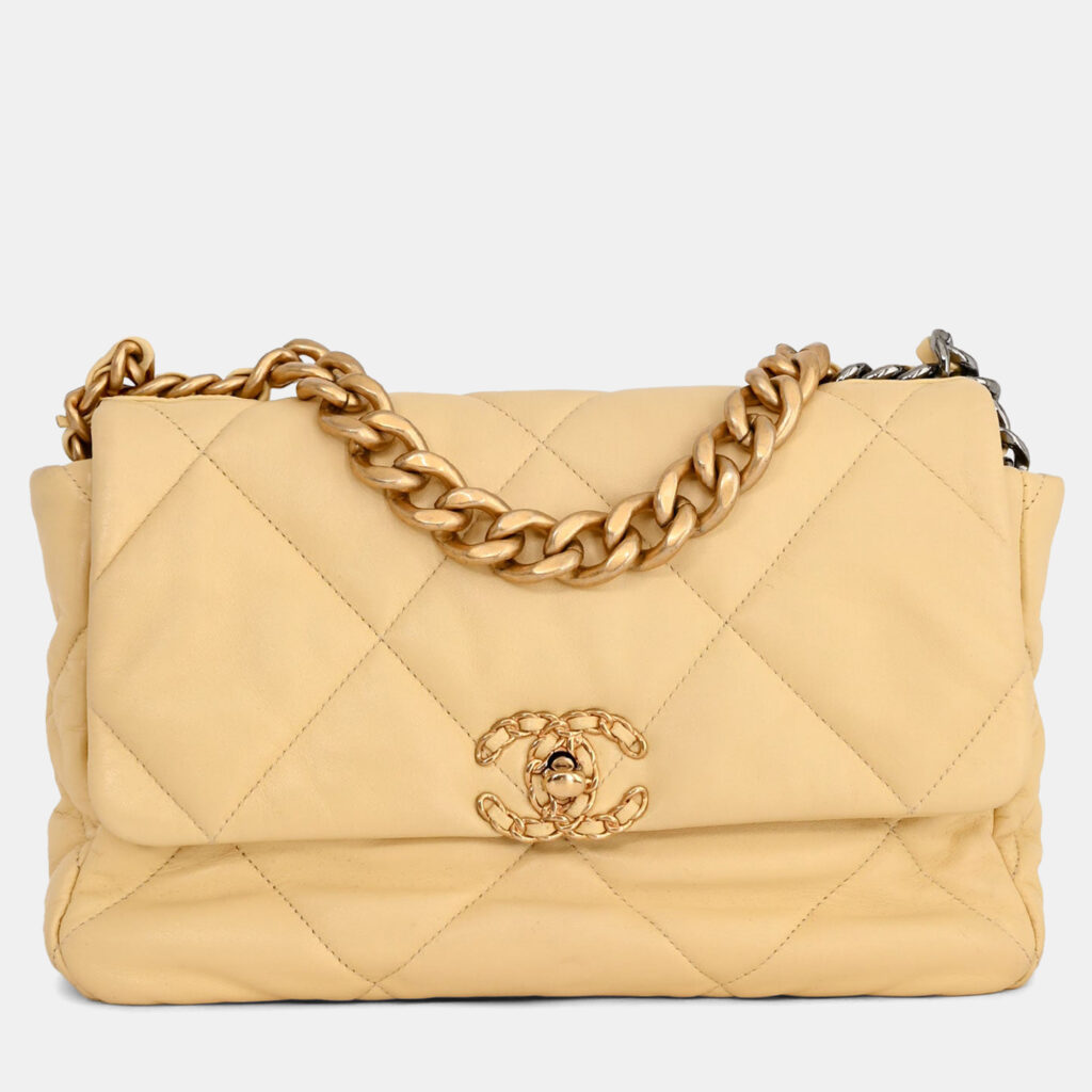 luxury-women-chanel-used-handbags-p1248046-006.jpg Chanel 2019/2020 Yellow Lambskin Leather Quilted CC Flap Bag