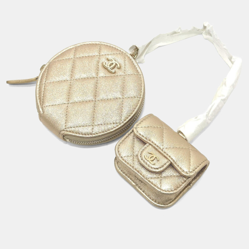 luxury-women-chanel-used-handbags-p1248664-014-1.jpg Chanel 2024 Matelasse Coco Mark Year Wallet/Coin Case Airpods Bag Charm Lambskin Gold