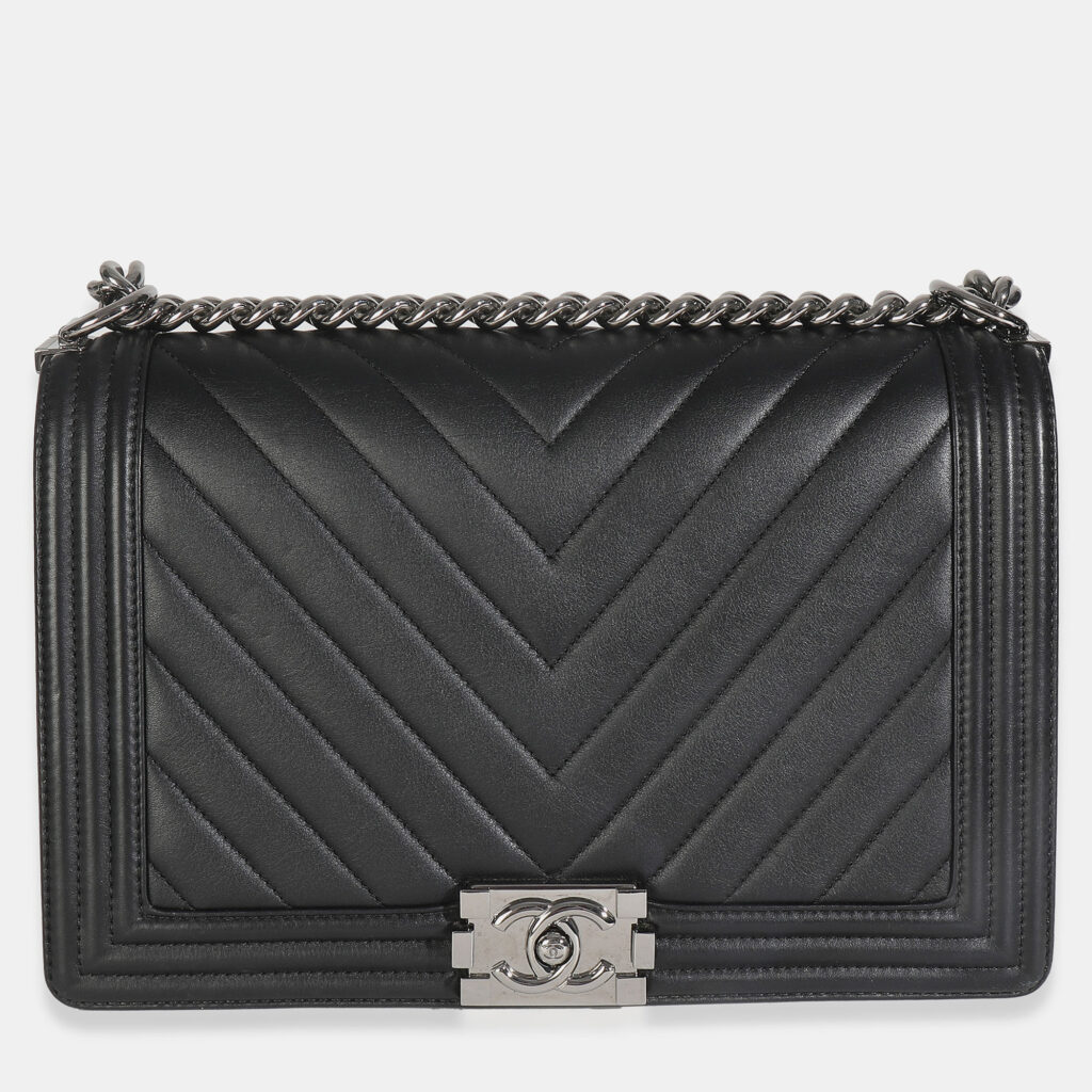 luxury-women-chanel-used-handbags-p1249756-003-1.jpg Chanel Black Calfskin Quilted Chevron New Medium Boy Bag