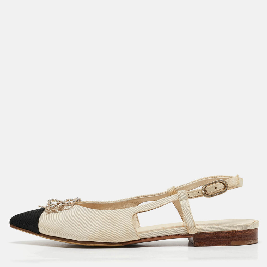 Chanel Beige/Black Canvas Cap Toe Slingback Flat Sandals Size 35.5 Chanel Beige/Black Canvas Cap Toe Slingback Flat Sandals Size 35.5