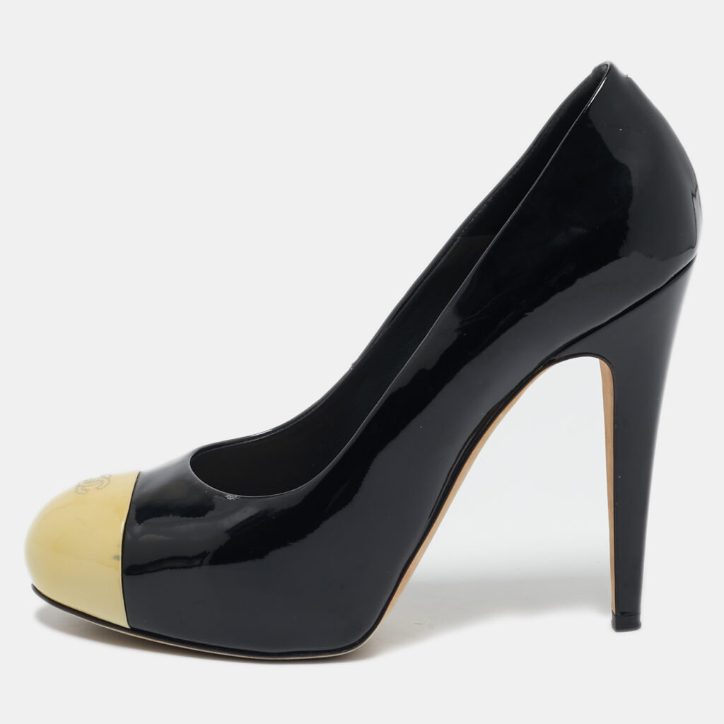 Chanel Black/Cream Patent CC Cap Toe Pumps Size 39 Chanel Black/Cream Patent CC Cap Toe Pumps Size 39