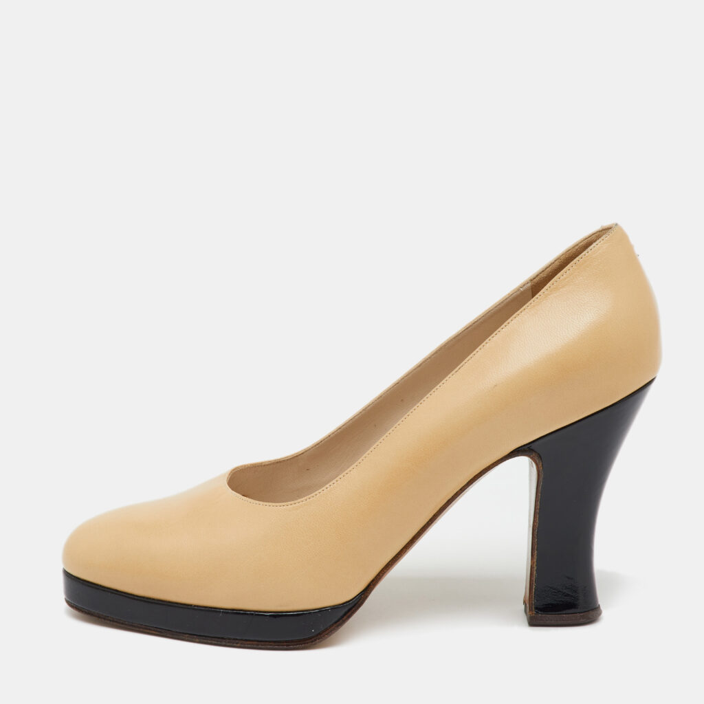 Chanel Cream Leather Vintage Round Toe Pumps Size 37.5 Chanel Cream Leather Vintage Round Toe Pumps Size 37.5