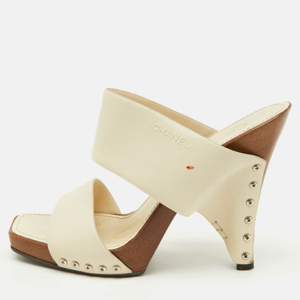 Chanel Off White Leather Platform Slide Sandals Size 39 Chanel Off White Leather Platform Slide Sandals Size 39
