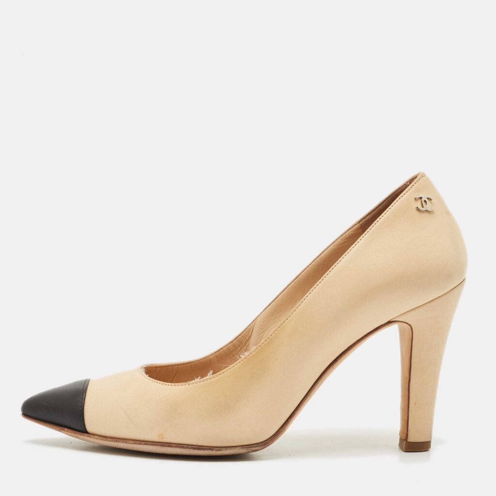 Chanel Beige/Black Leather Pointed Toe Pumps Size 36.5 Chanel Beige/Black Leather Pointed Toe Pumps Size 36.5