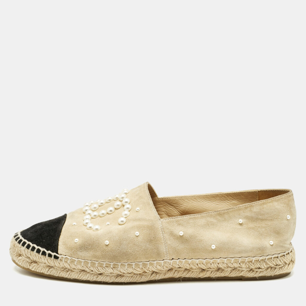 luxury-women-chanel-used-shoes-p1186836-001.jpg Chanel Beige/Black Suede CC Cap Toe Faux Pearl Embellished Espadrilles Flats Size 41