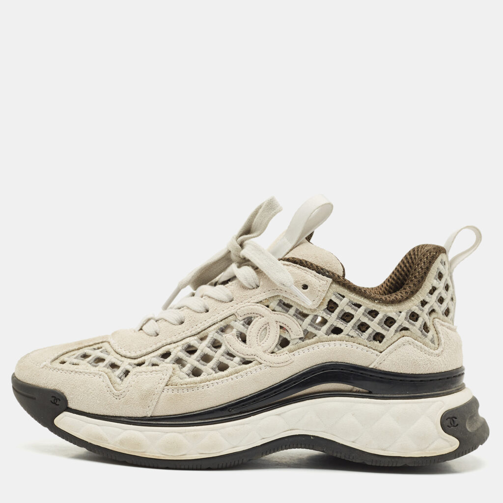 Chanel Grey/White Suede CC Interlocking Logo Low Top Sneakers Size 36 Chanel Grey/White Suede CC Interlocking Logo Low Top Sneakers Size 36