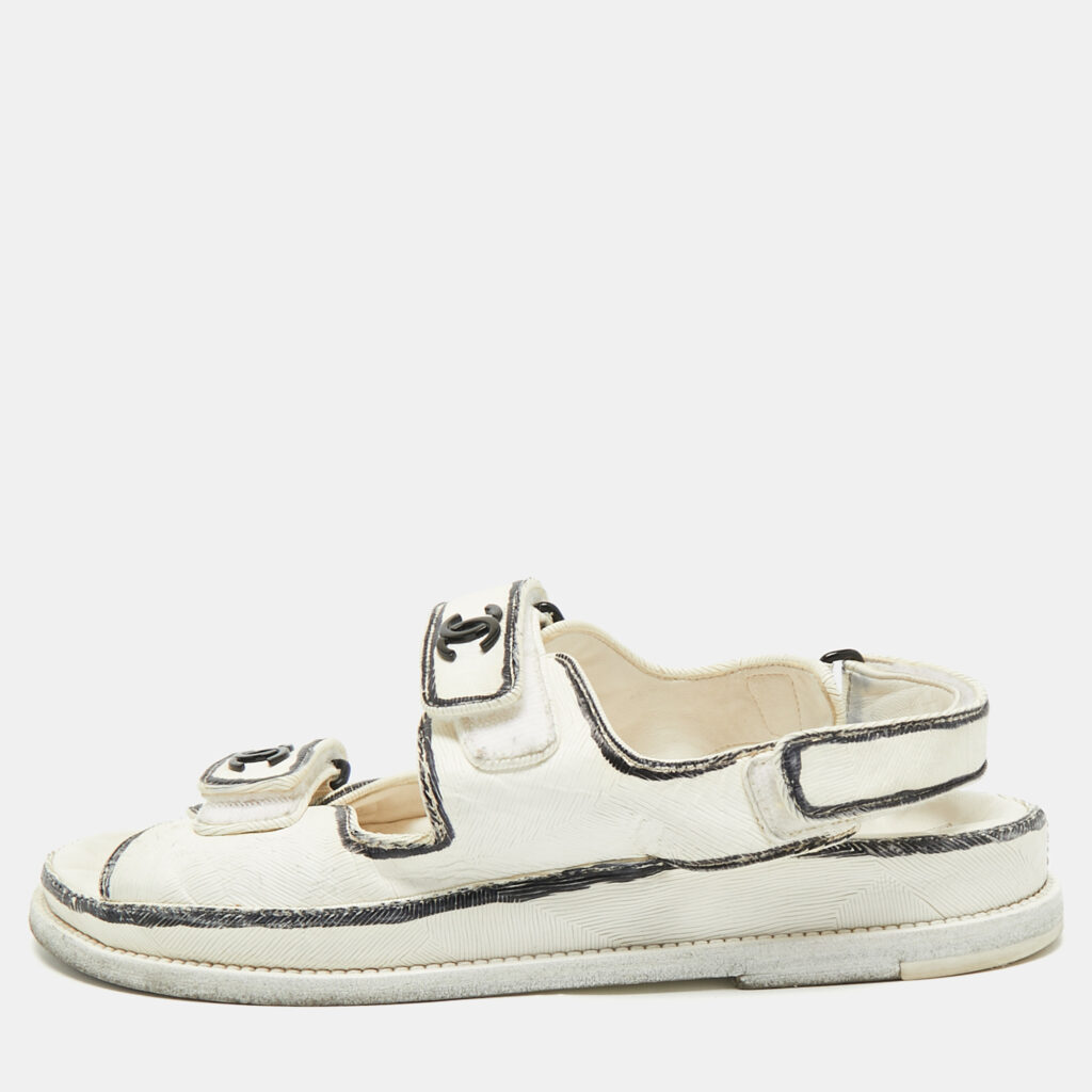 Chanel White/Black Leather Dad Slingback Flat Sandals Size 39 Chanel White/Black Leather Dad Slingback Flat Sandals Size 39