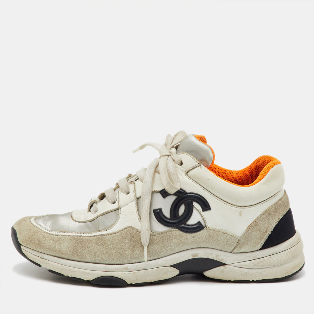 Chanel Grey/White Suede and Leather CC Low Top Sneakers Size 38.5 Chanel Grey/White Suede and Leather CC Low Top Sneakers Size 38.5
