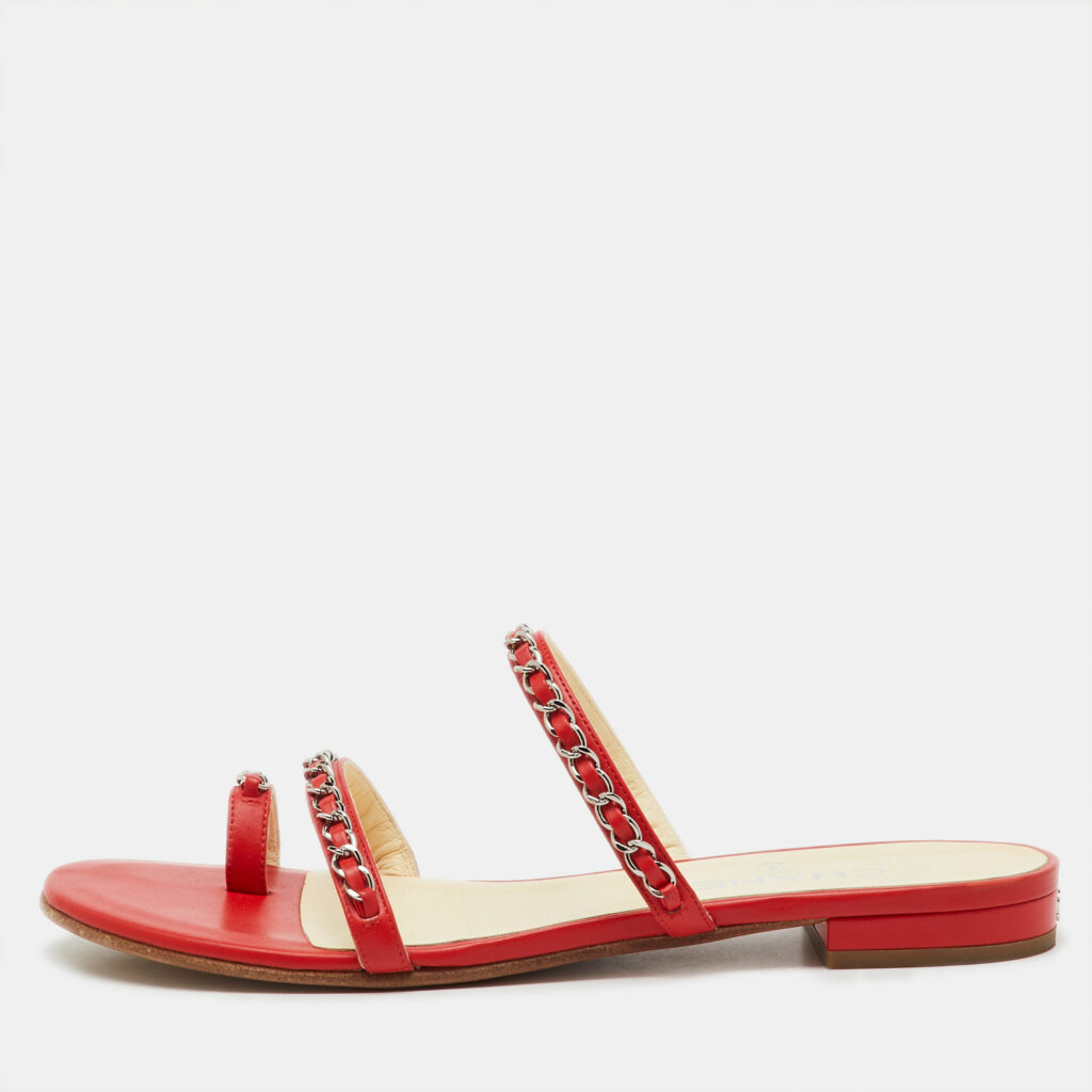 Chanel Red Leather CC Chain Link Strappy Flat Sandals Size 38.5 Chanel Red Leather CC Chain Link Strappy Flat Sandals Size 38.5