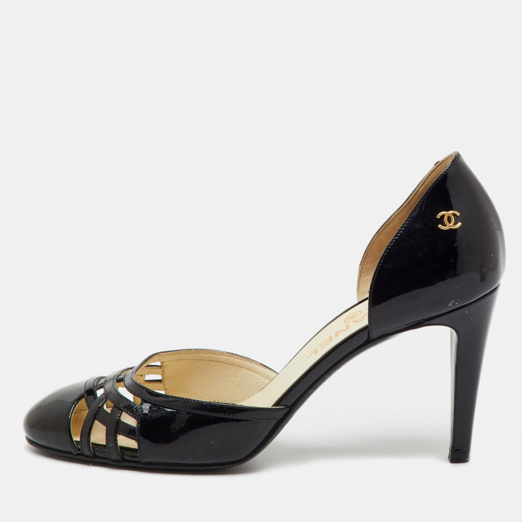 Chanel Black Patent Leather CC Cutout D'orsay Pumps Size 38 Chanel Black Patent Leather CC Cutout D'orsay Pumps Size 38