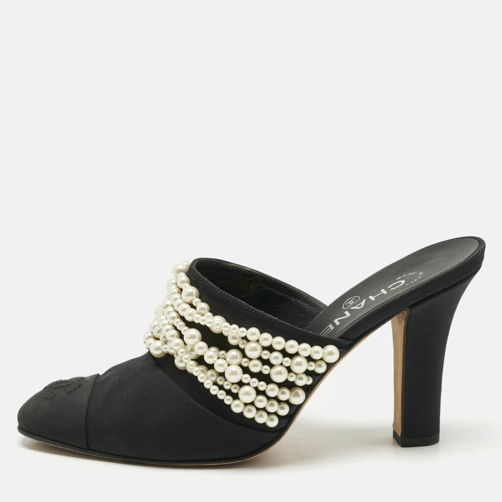 Chanel Black Canvas CC Cap Toe Pearl Embellished Mules Size 37.5 Chanel Black Canvas CC Cap Toe Pearl Embellished Mules Size 37.5
