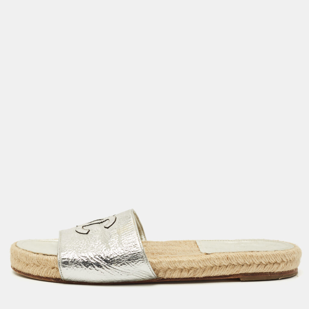 Chanel Silver Leather CC Espadrille Slides Sandals Size 39 Chanel Silver Leather CC Espadrille Slides Sandals Size 39