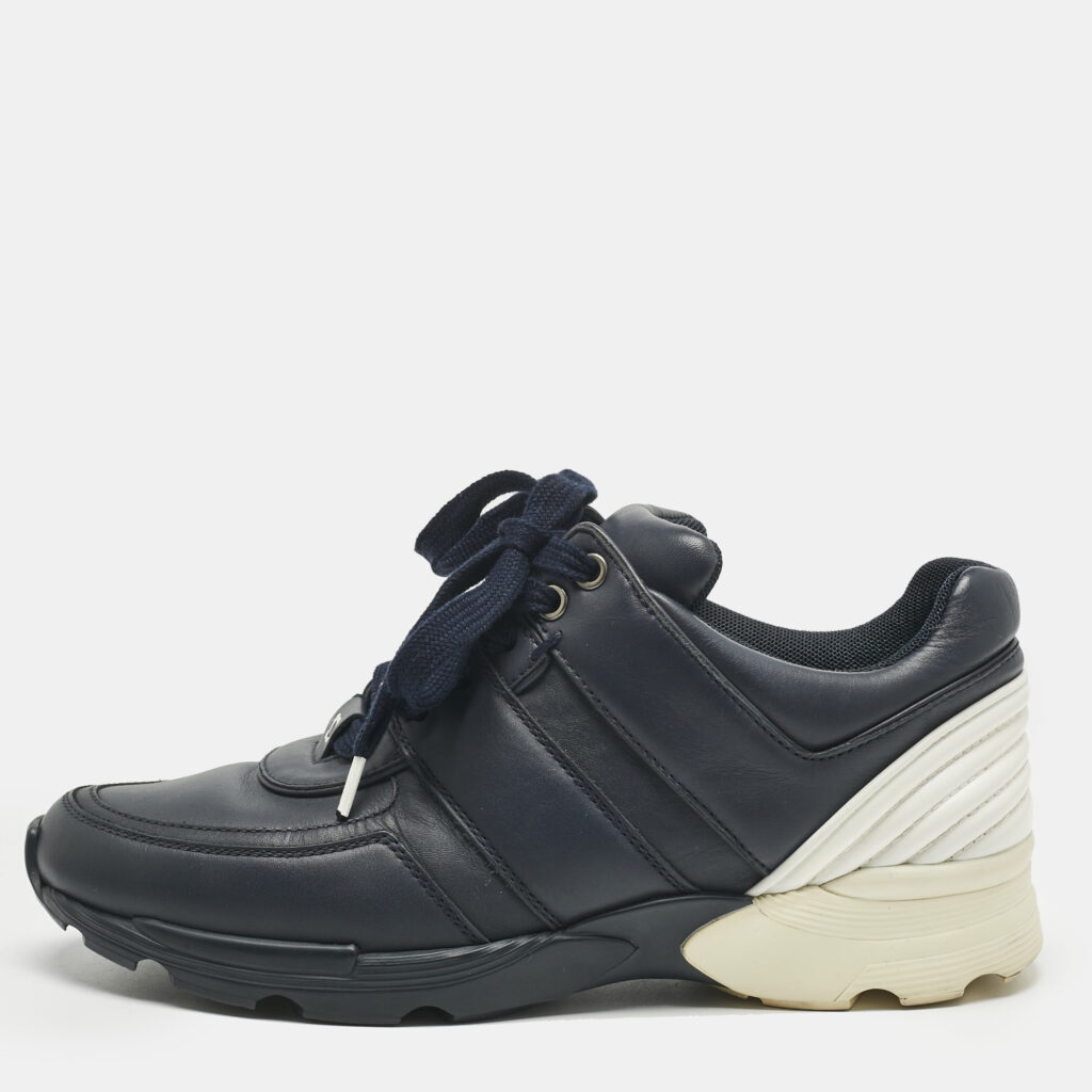 Chanel Black Leather CC Low Top Sneakers Size 37 Chanel Black Leather CC Low Top Sneakers Size 37