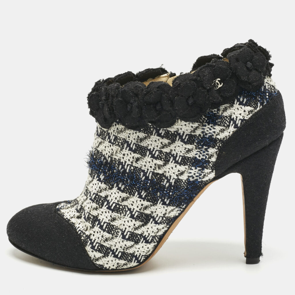 Chanel Multicolor Knit Fabric Flower Embellished Ankle Length Boots Size 40 Chanel Multicolor Knit Fabric Flower Embellished Ankle Length Boots Size 40