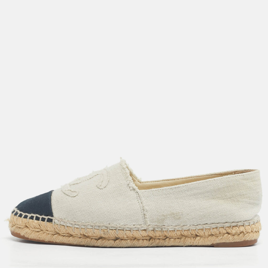 Chanel Off Cream/Black Canvas CC Cap Toe Espadrille Flats Size 39 Chanel Off Cream/Black Canvas CC Cap Toe Espadrille Flats Size 39