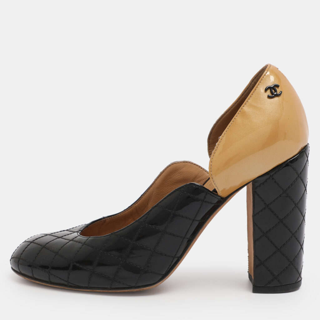 Chanel Black/Beige Quilted Patent Leather CC Pumps Size 36