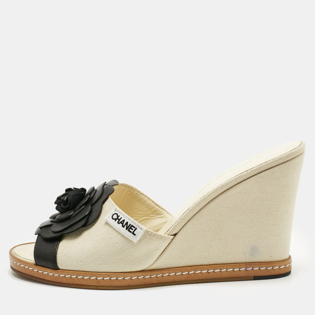 Chanel Cream/Black Canvas and Leather Camelia Wedge Sandals Size 40.5 Chanel Cream/Black Canvas and Leather Camelia Wedge Sandals Size 40.5