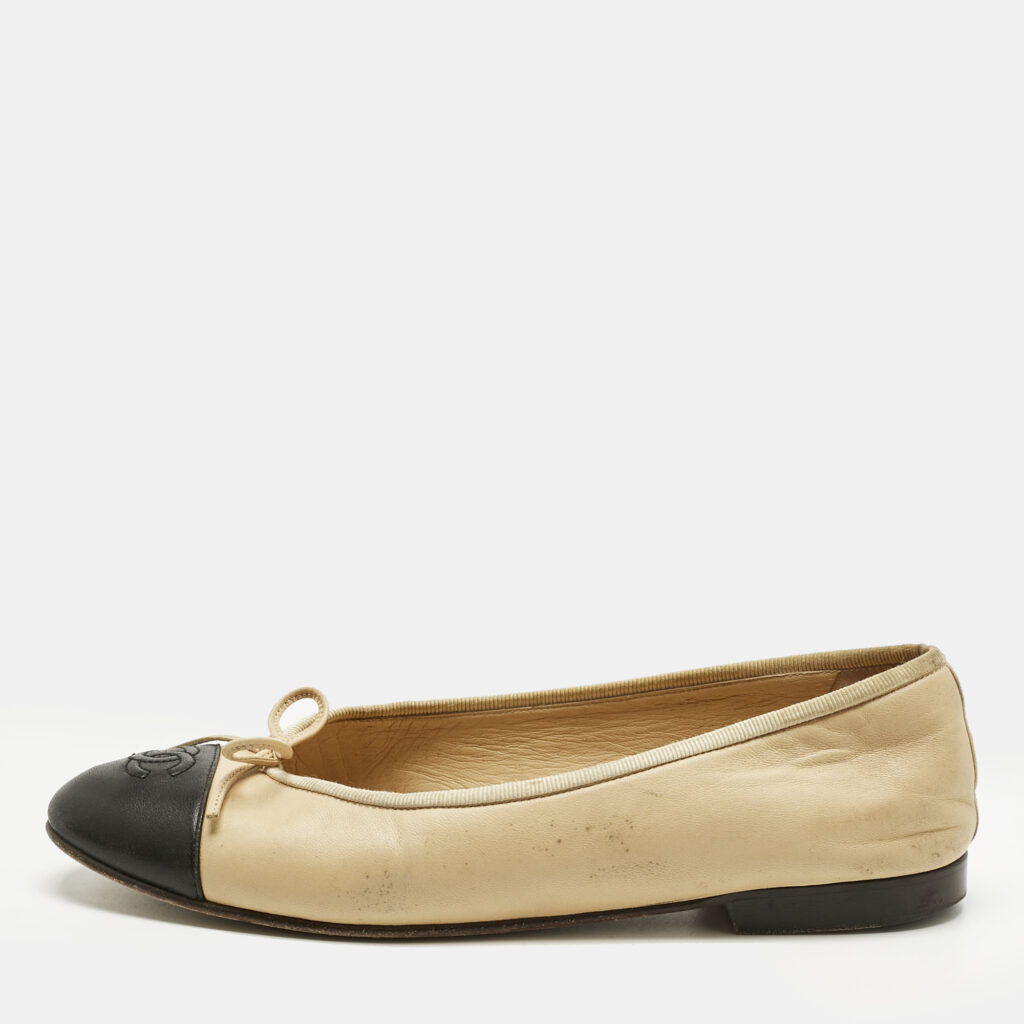 Chanel Beige/Black Leather CC Ballet Flats Size 39.5 Chanel Beige/Black Leather CC Ballet Flats Size 39.5