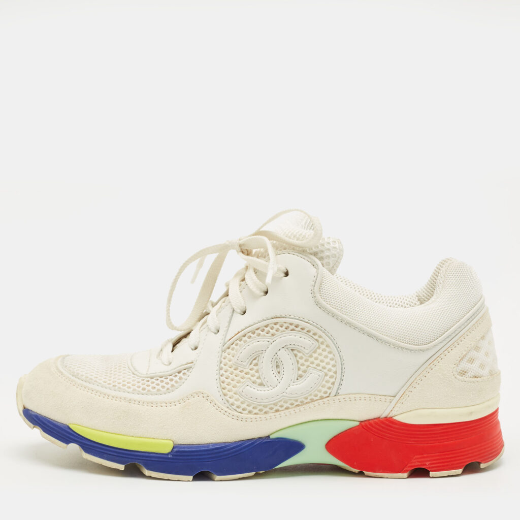 Chanel White Fabric and Suede CC Lace Up Sneakers Size 37 Chanel White Fabric and Suede CC Lace Up Sneakers Size 37