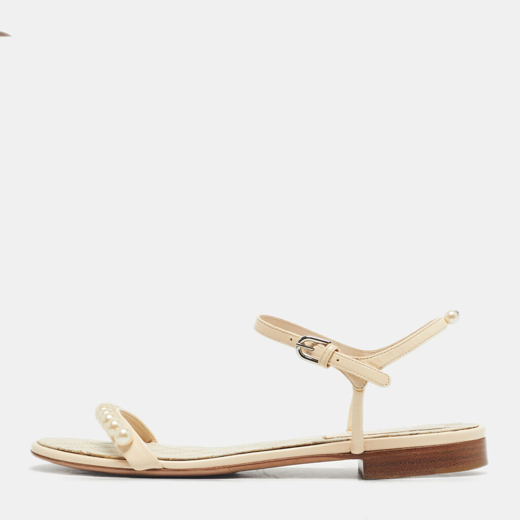 Chanel Cream Leather Pearl Embellish Ankle Strap Flat Sandals Size 37 Chanel Cream Leather Pearl Embellish Ankle Strap Flat Sandals Size 37