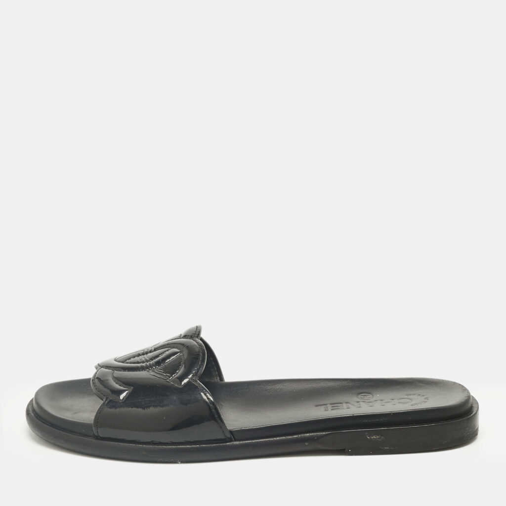 Chanel Black Patent CC Flat Slides Size 39 Chanel Black Patent CC Flat Slides Size 39