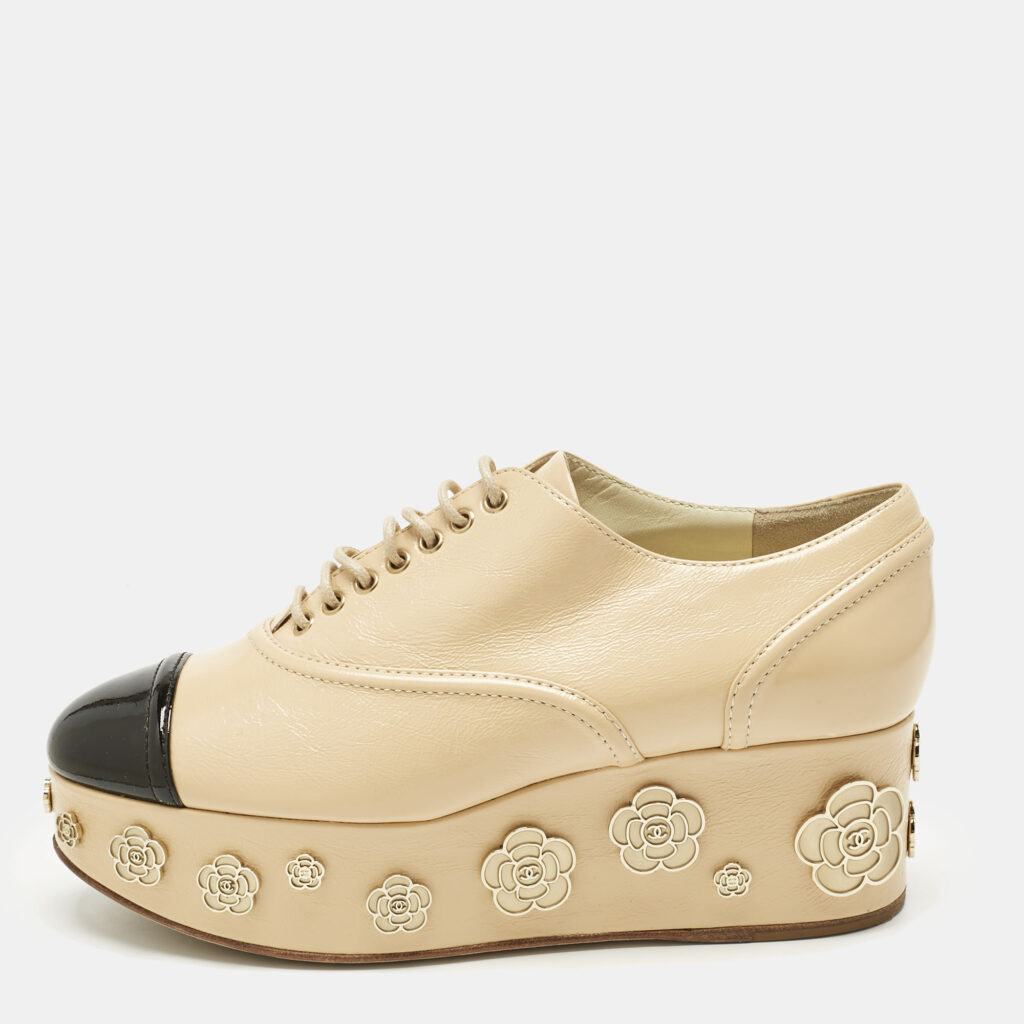 Chanel Beige/Black Patent and Leather Camelia Lace Oxfords Size 37 Chanel Beige/Black Patent and Leather Camelia Lace Oxfords Size 37
