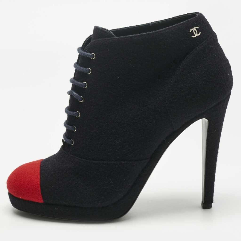 Chanel Navy Blue/Red Wool Cap Toe CC Ankle Length Boots Size 39.5 Chanel Navy Blue/Red Wool Cap Toe CC Ankle Length Boots Size 39.5