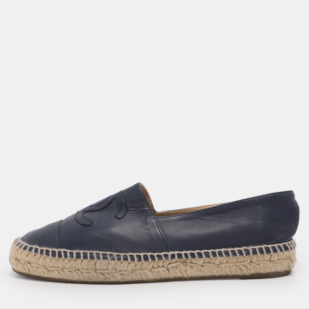 Chanel Blue Leather CC Cap Toe Espadrille Flats Size 40 Chanel Blue Leather CC Cap Toe Espadrille Flats Size 40