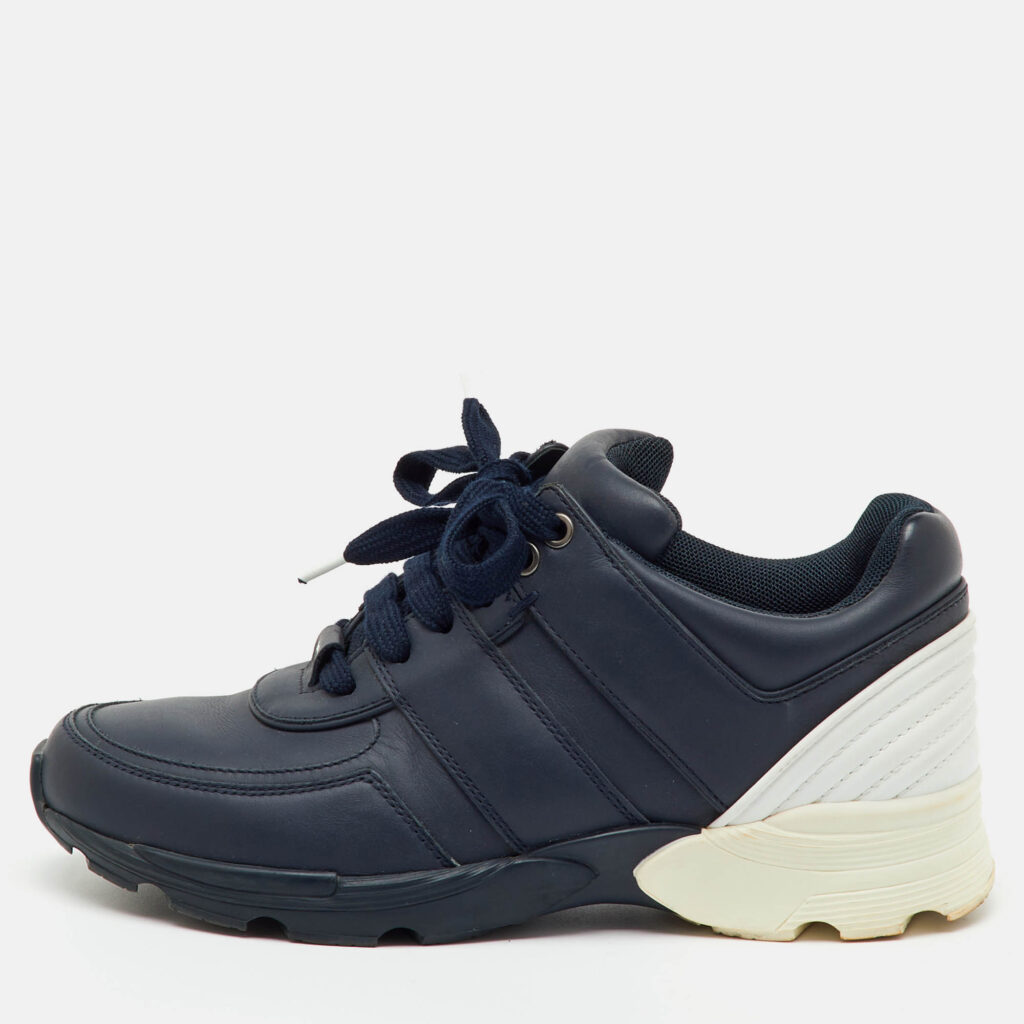 Chanel Navy Blue/White Leather CC Low Top Sneakers Size 36.5 Chanel Navy Blue/White Leather CC Low Top Sneakers Size 36.5
