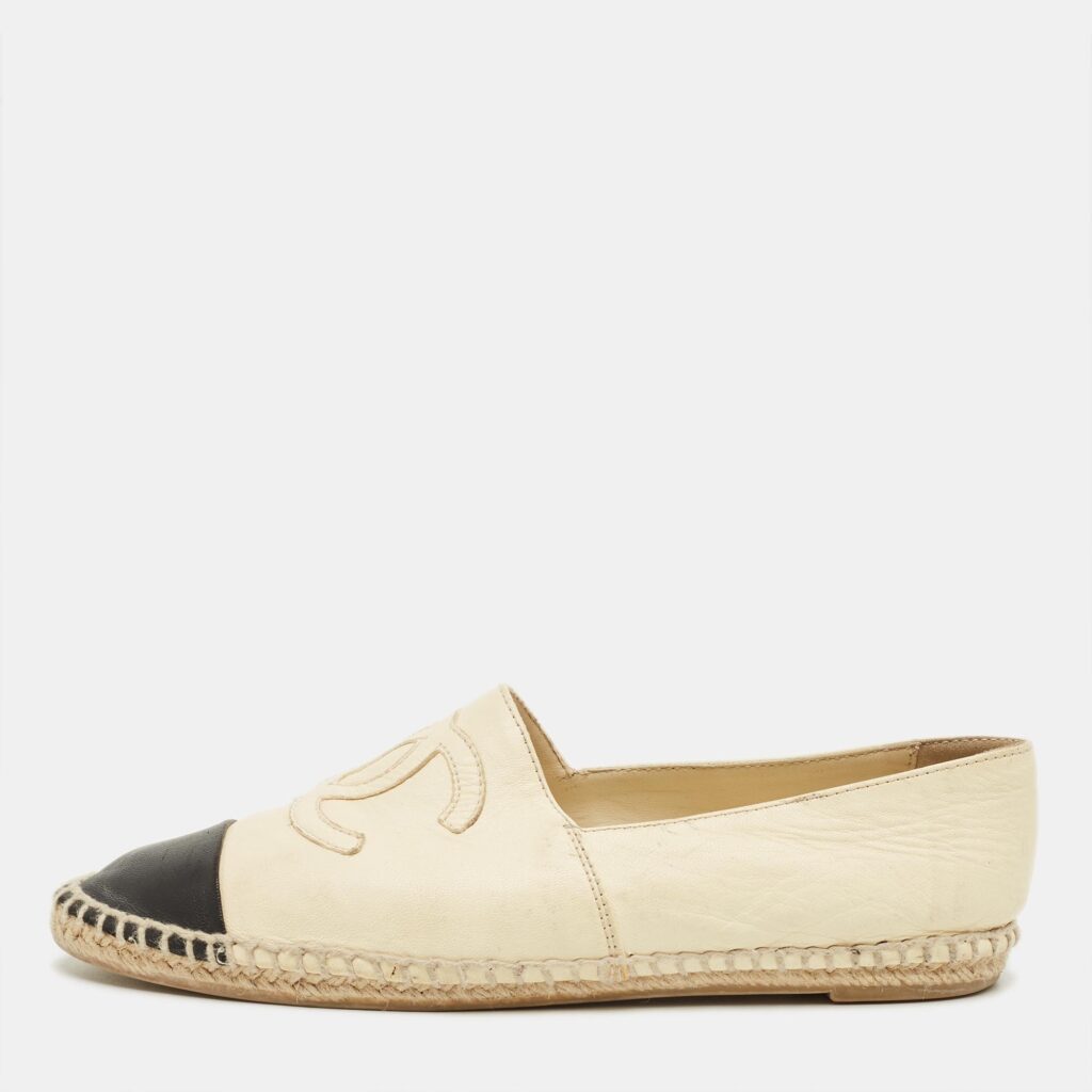 Chanel Beige Leather CC Cap Toe Espadrille Flats Size 37 Chanel Beige Leather CC Cap Toe Espadrille Flats Size 37