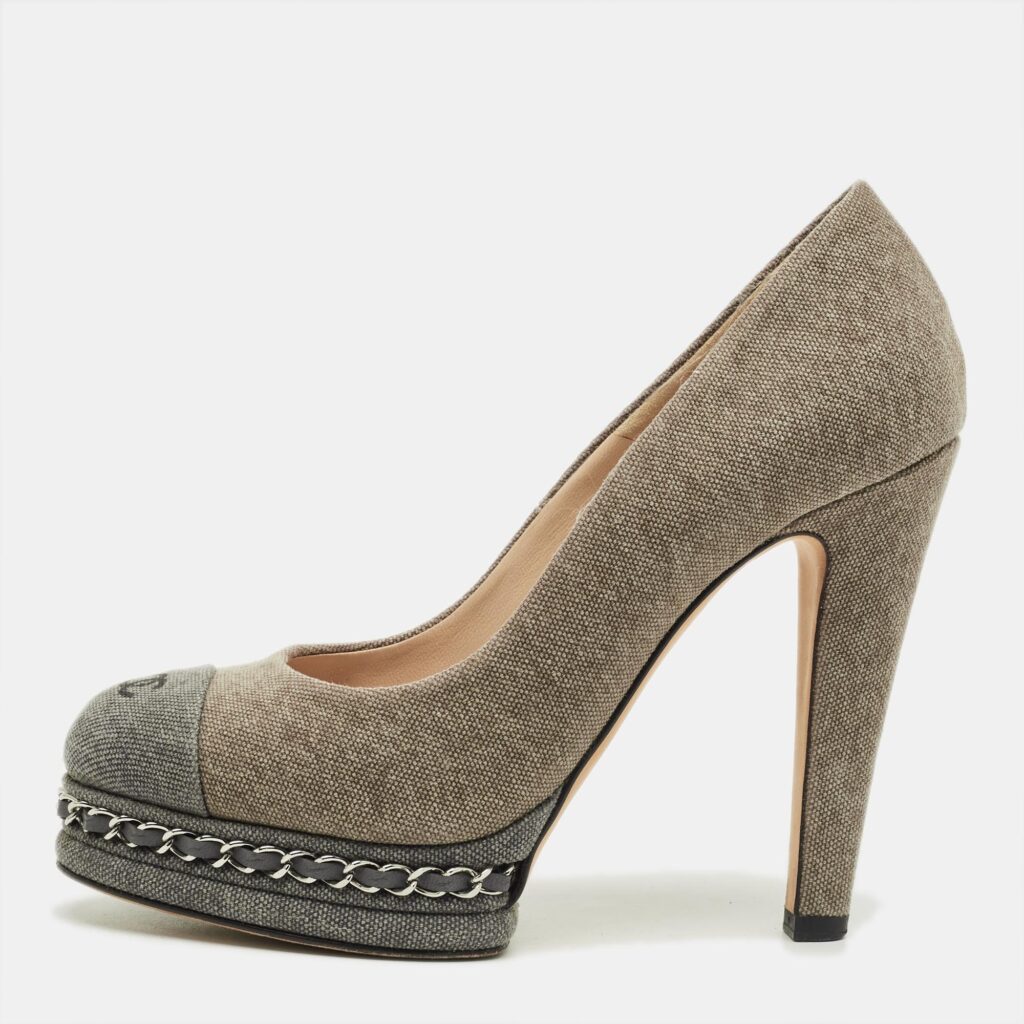 Chanel Two Tone Denim CC Cap-Toe Chain Detail Platform Pumps Size 36.5 Chanel Two Tone Denim CC Cap-Toe Chain Detail Platform Pumps Size 36.5
