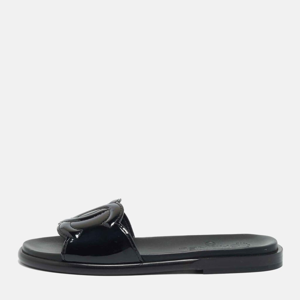 Chanel Black Patent Leather CC Logo Flat Slides Size 36 Chanel Black Patent Leather CC Logo Flat Slides Size 36