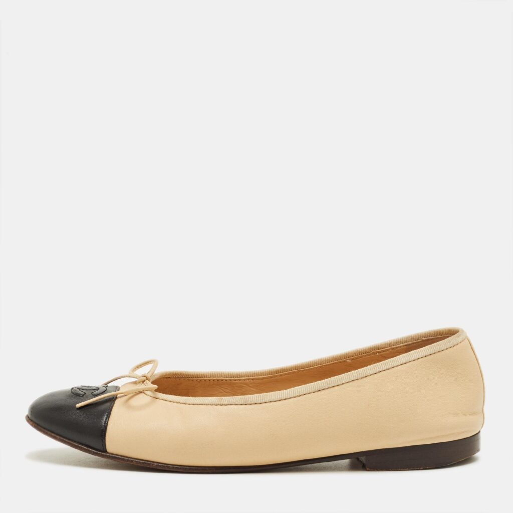 Chanel Beige/Black Leather CC Ballet Flats Size 38.5 Chanel Beige/Black Leather CC Ballet Flats Size 38.5