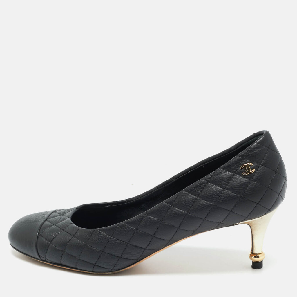 luxury-women-chanel-used-shoes-p1242166-010-1.jpg Chanel Black Quilted Leather CC Cap Toe Pumps Size 38.5