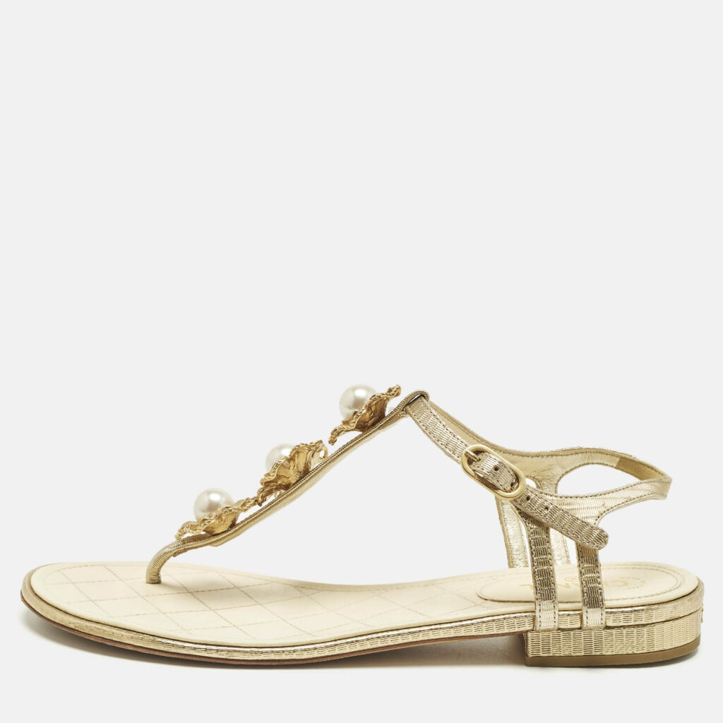 Chanel Gold Leather Pearl Camellia Thong T-Strap Flat Sandals Size 38.5