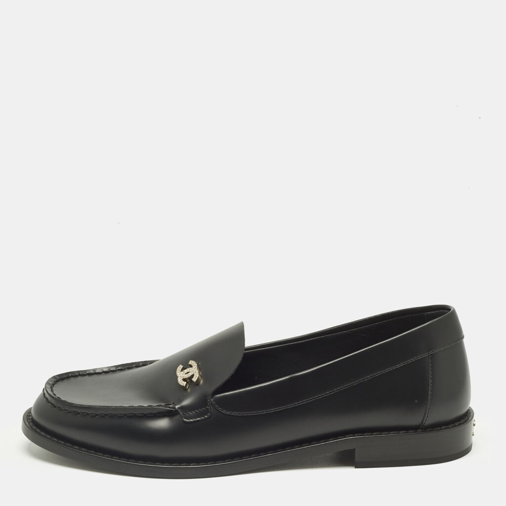Chanel Black Leather CC Logo Slip On Loafers Size 38 Chanel Black Leather CC Logo Slip On Loafers Size 38