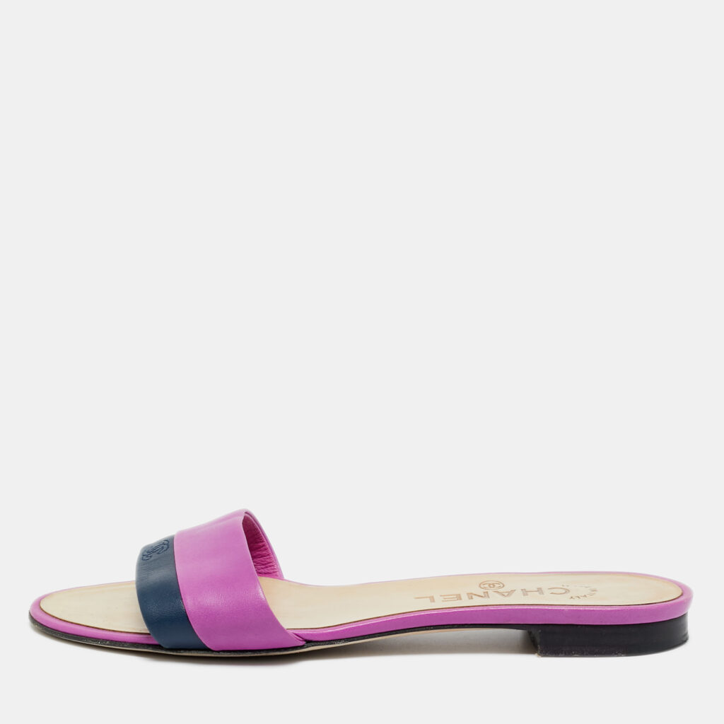 luxury-women-chanel-used-shoes-p1244514-001.jpg Chanel Purple/Navy Blue Leather CC Flat Slides Size 37.5