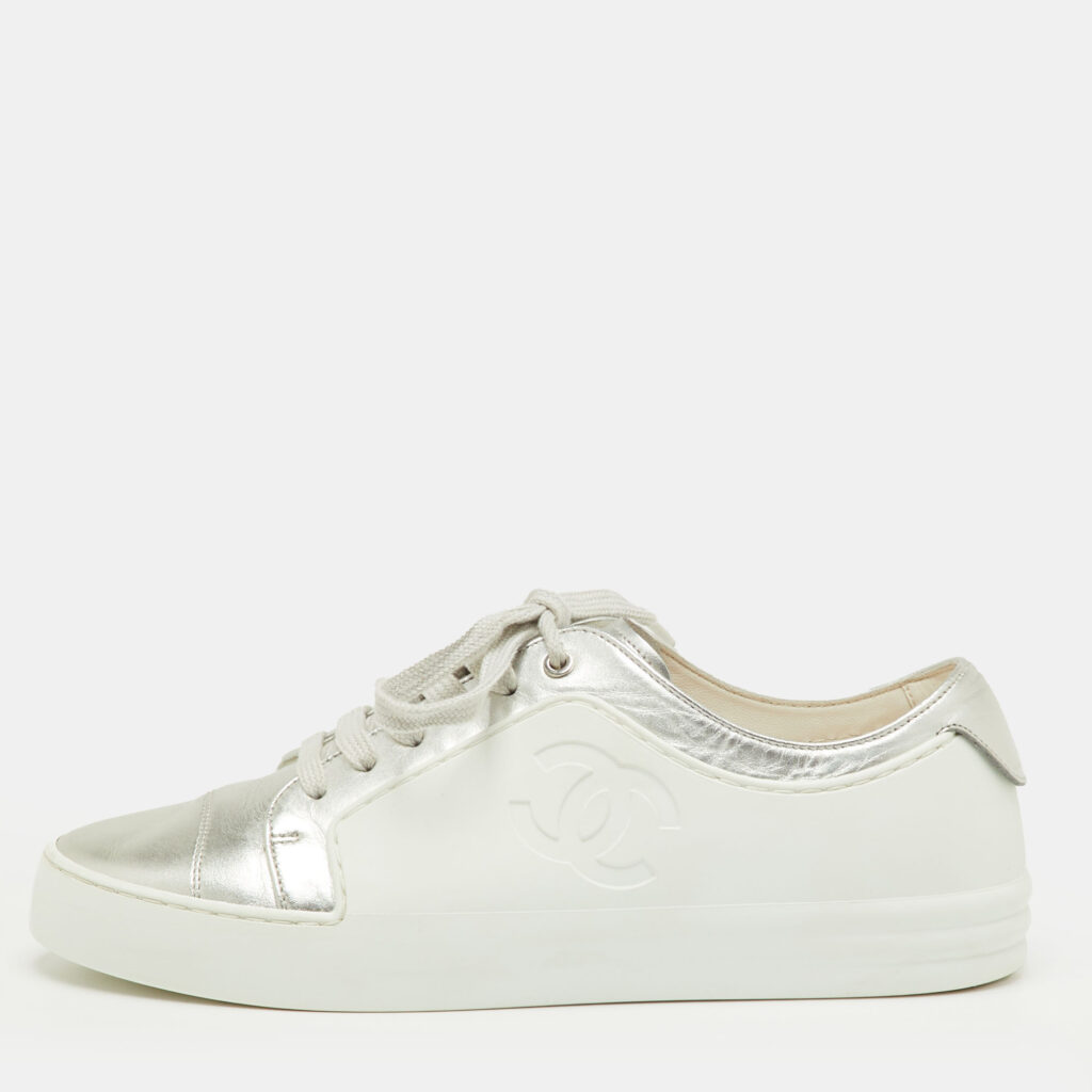Chanel Silver/White Leather and Rubber CC Low Top Sneakers Size 36.5 Chanel Silver/White Leather and Rubber CC Low Top Sneakers Size 36.5