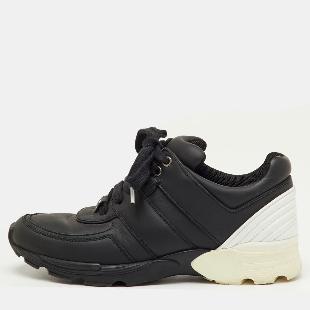 Chanel Black/White Leather CC Low Top Sneakers Size 36 Chanel Black/White Leather CC Low Top Sneakers Size 36