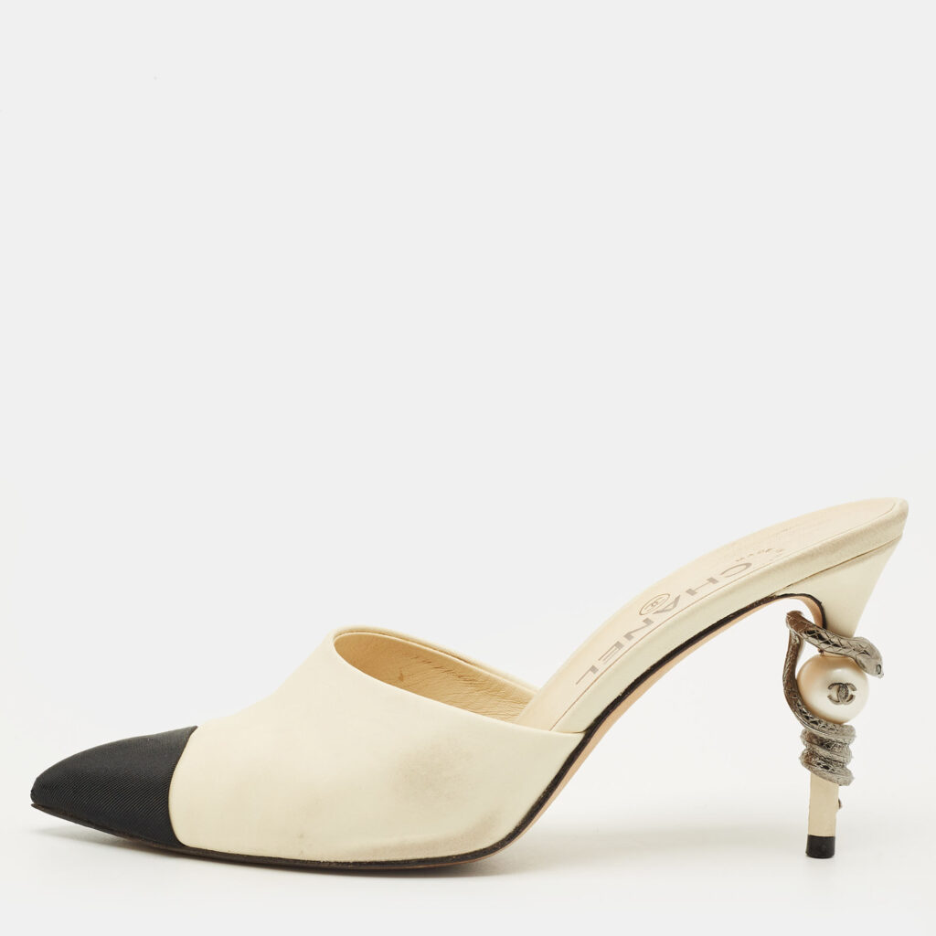 Chanel CC Size 37.5 Beige Canvas and Leather cap Toe Snake Faux Pearl Mules