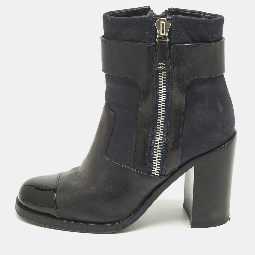 luxury-women-chanel-used-shoes-p1251130-001-1.jpg Chanel Size 38.5 Black/Navy Blue Leather and Patent CC Cap Toe Ankle Length Boots