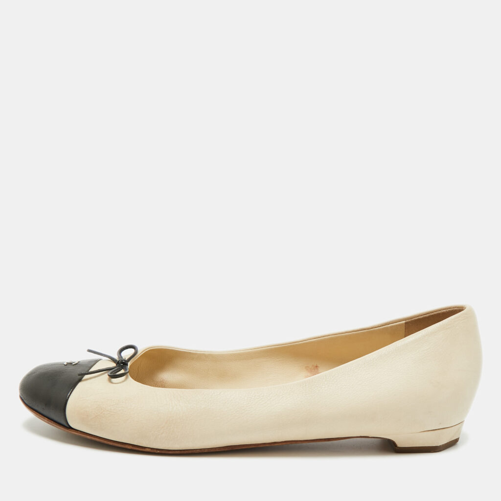 Chanel CC Size 41.5 White/Black Leather CC Cap Toe Ballet Flats Chanel CC Size 41.5 White/Black Leather CC Cap Toe Ballet Flats