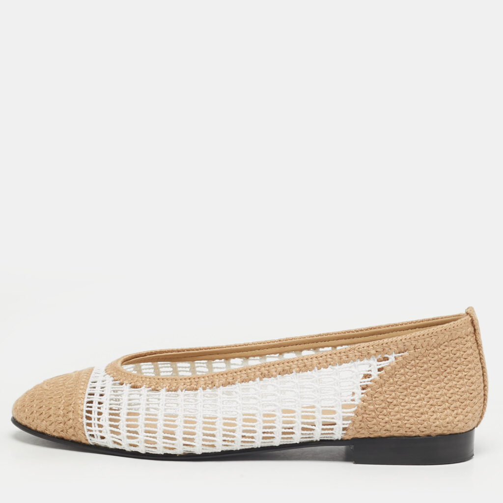 Chanel CC Size 37.5 Beige/White Knit Fabric CC Cap Toe Ballet Flats Chanel CC Size 37.5 Beige/White Knit Fabric CC Cap Toe Ballet Flats