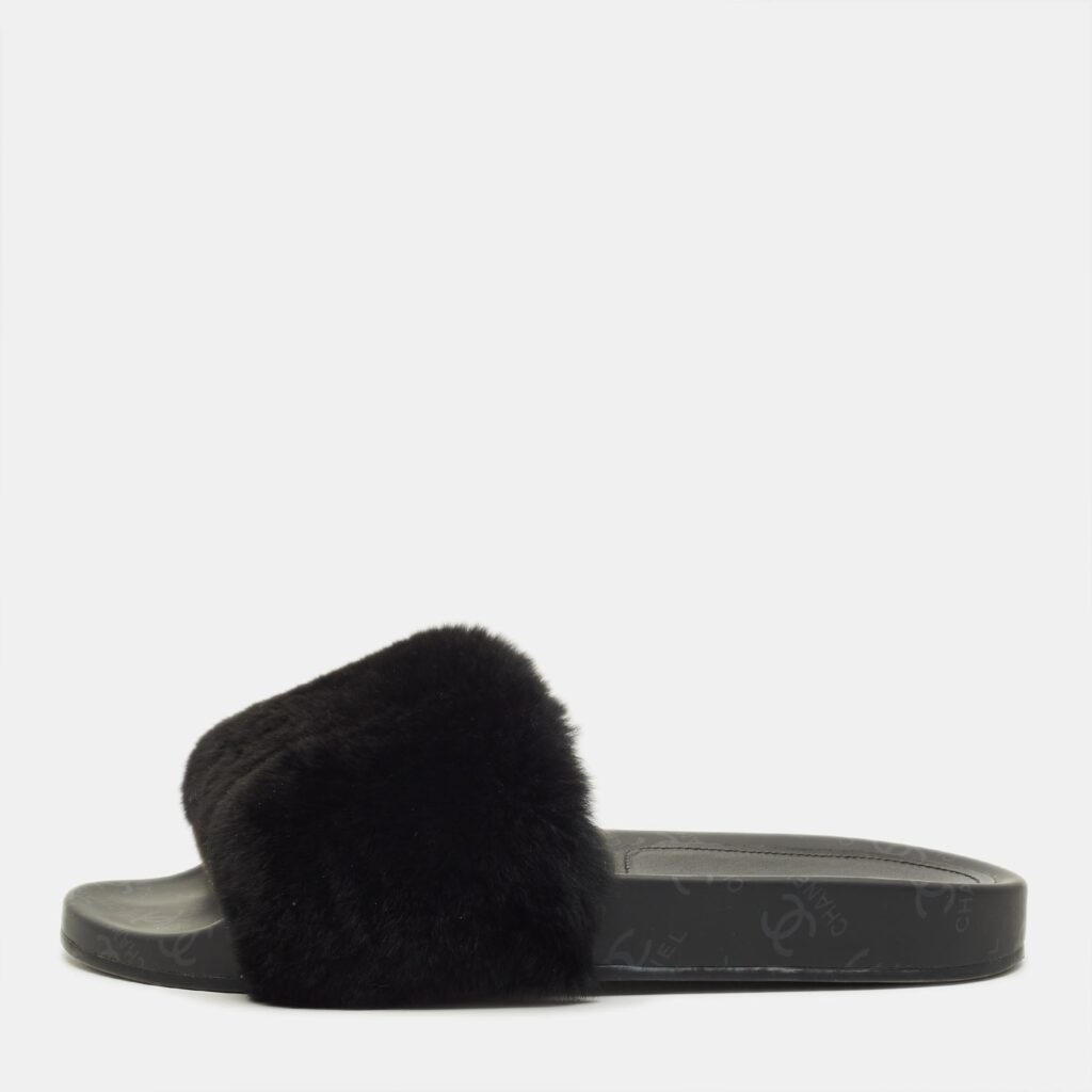 Chanel Size 40 Black Rabbit Fur Pool Slide