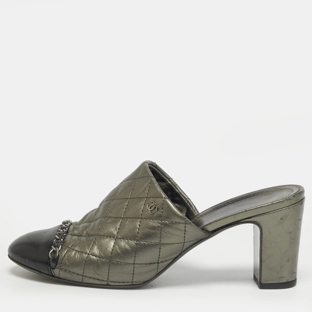 Chanel CC Cap Toe Size 39.5 Dark Green/Black Quilted Leather Chain Detail Block Heel Mules Chanel CC Cap Toe Size 39.5 Dark Green/Black Quilted Leather Chain Detail Block Heel Mules