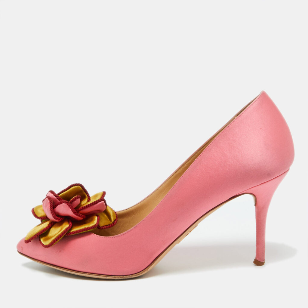 Charlotte Olympia Pink Satin Flower Detail Pointed Toe Pumps Size 39 Charlotte Olympia Pink Satin Flower Detail Pointed Toe Pumps Size 39