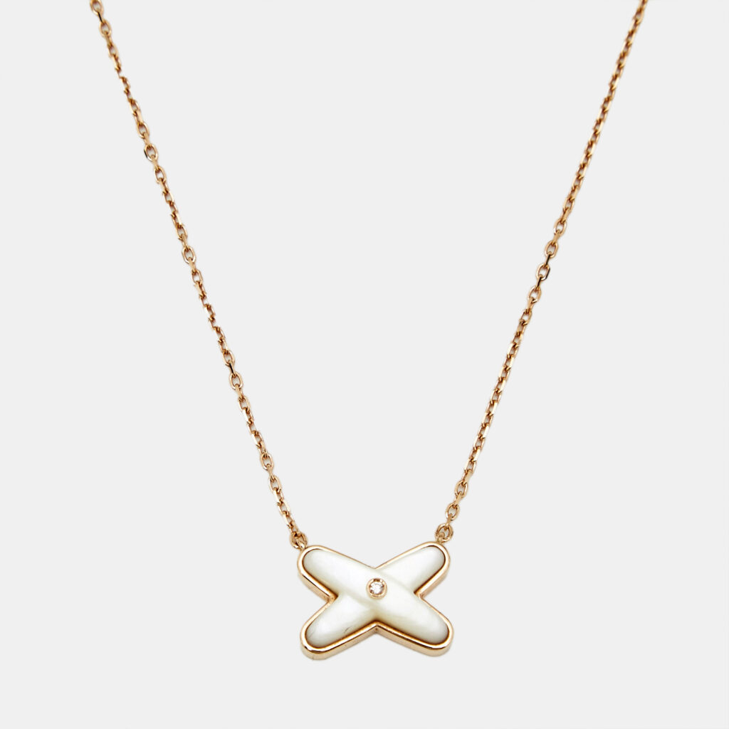 Chaumet Jeux de Liens Mother of Pearl Diamond 18k Rose Gold Pendant Necklace Chaumet Jeux de Liens Mother of Pearl Diamond 18k Rose Gold Pendant Necklace