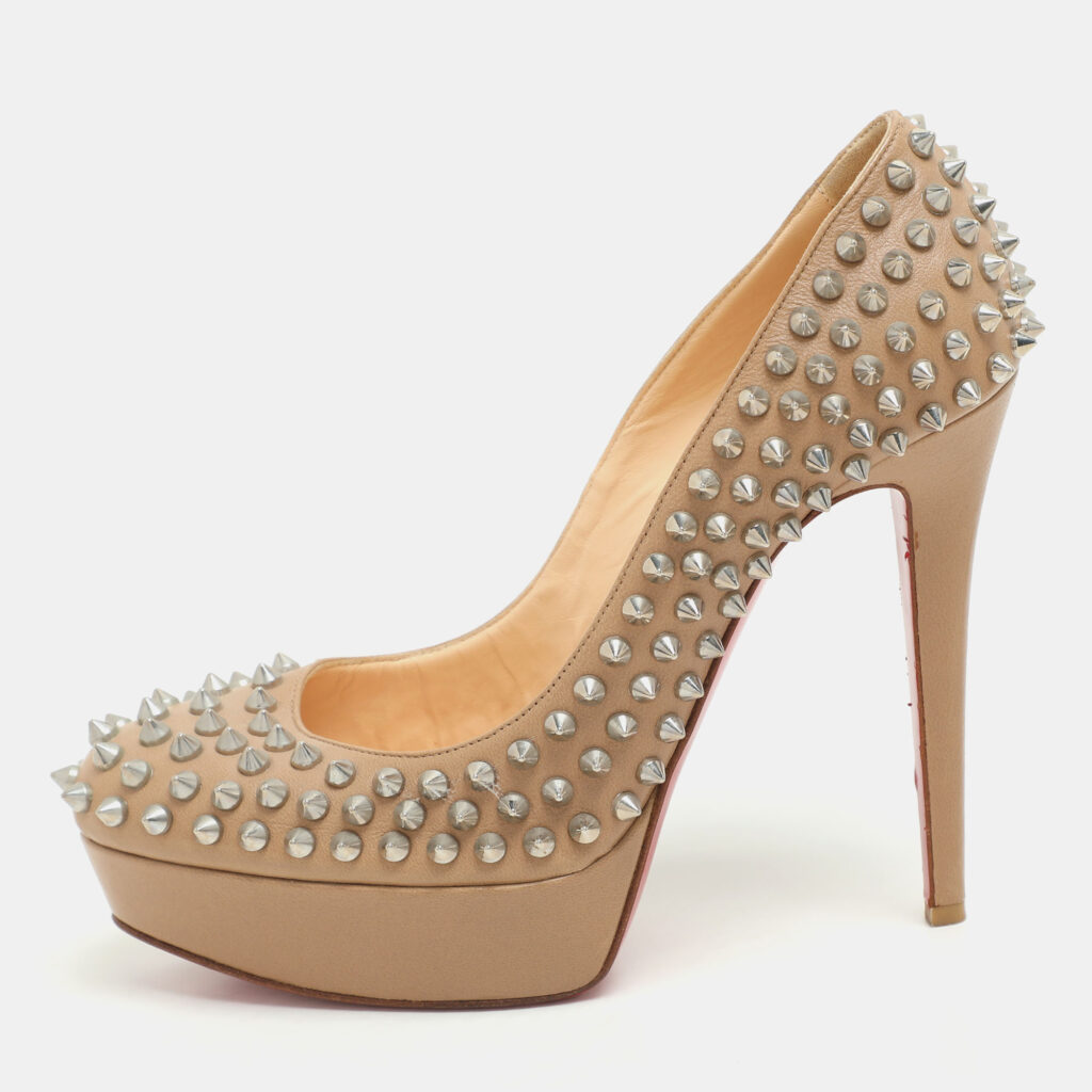 luxury-women-christian-louboutin-used-shoes-p1170530-005-1.jpg Christian Louboutin Beige Leather Bianca Spike Platform Pumps Size 38