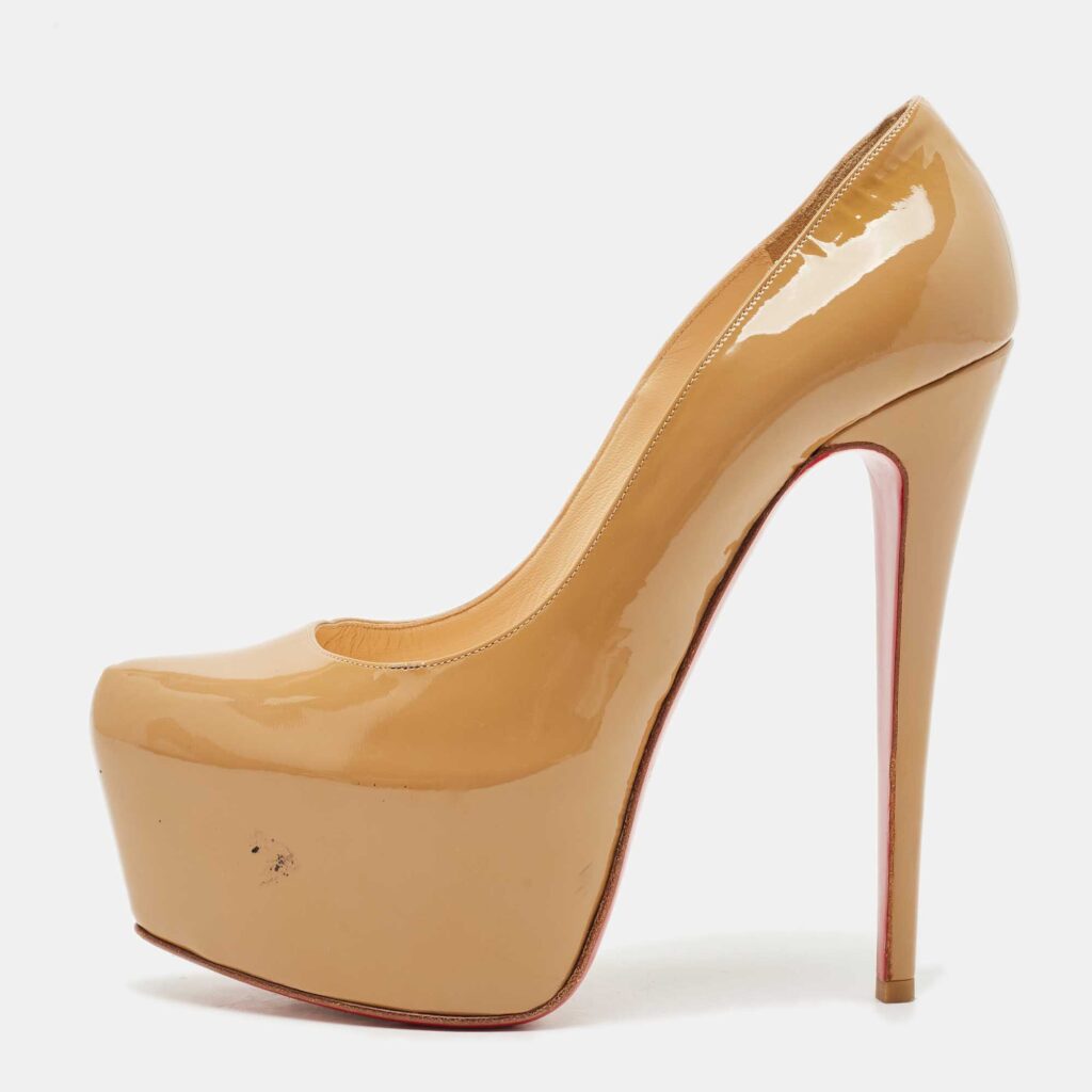 Christian Louboutin Beige Patent Leather Daffodile Pumps Size 40 Christian Louboutin Beige Patent Leather Daffodile Pumps Size 40